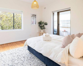 Spacious & bright with ocean views Balcony, Sydney